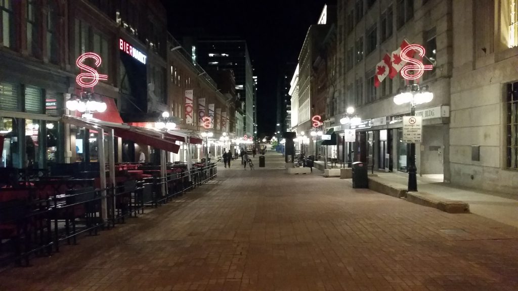 The most active street in downtown Ottawa at 10:00 on a Thursday  night.